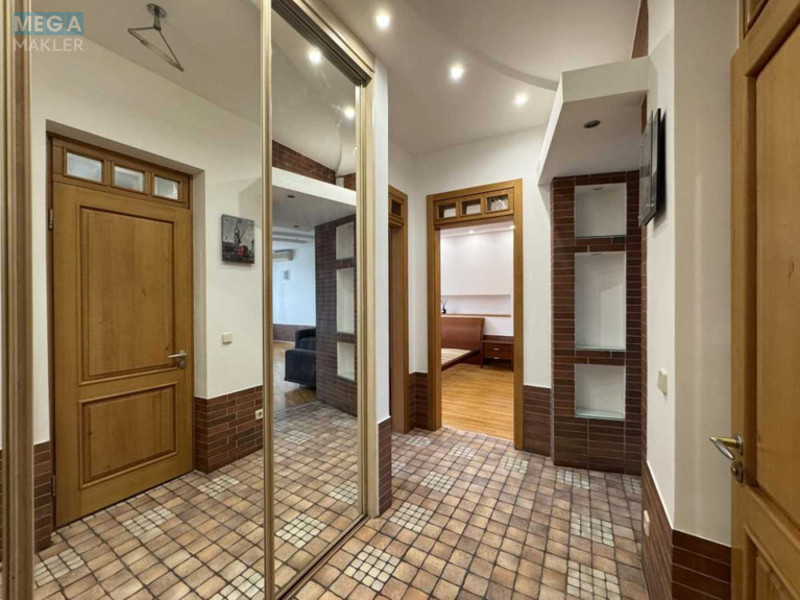 Продаж 3 кімнатної квартири (75/40/20), 5 пов. 5 пов. будинку, <a class="location-link" href="/kiev/" title="Недвижимость Київ">Київ</a>, <a class="location-link" href="/kiev/pecherskij/" title="Недвижимость Печерський район">Печерський р-н</a>, Ивана Мазепы ул., 4 (изображение 8)
