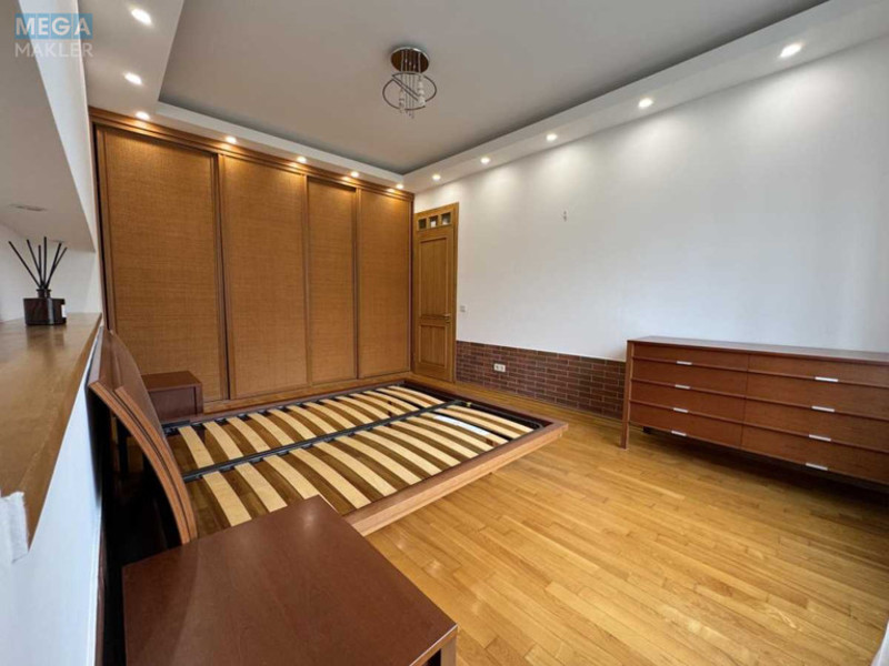 Продаж 3 кімнатної квартири (75/40/20), 5 пов. 5 пов. будинку, <a class="location-link" href="/kiev/" title="Недвижимость Київ">Київ</a>, <a class="location-link" href="/kiev/pecherskij/" title="Недвижимость Печерський район">Печерський р-н</a>, Ивана Мазепы ул., 4 (изображение 14)