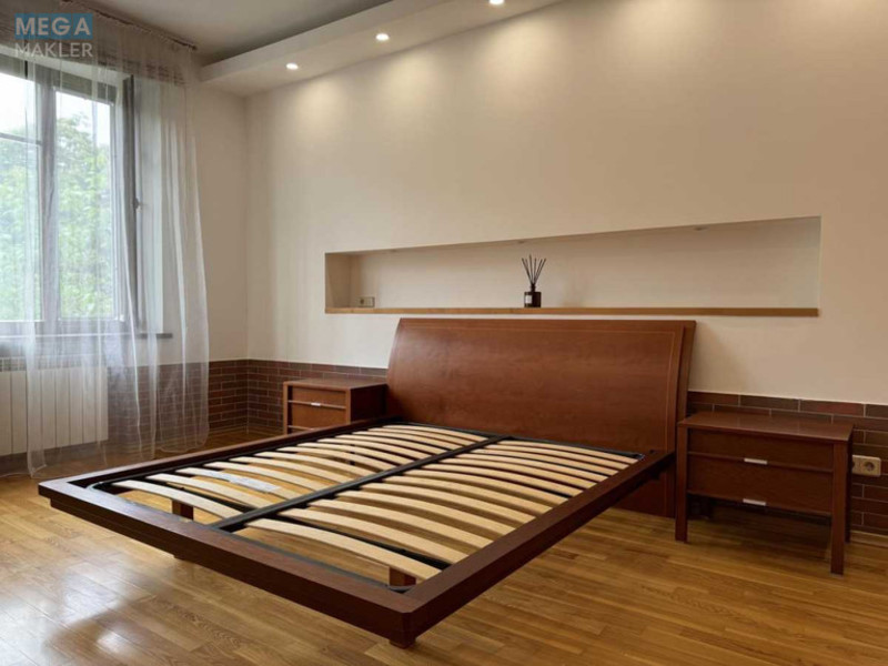 Продаж 3 кімнатної квартири (75/40/20), 5 пов. 5 пов. будинку, <a class="location-link" href="/kiev/" title="Недвижимость Київ">Київ</a>, <a class="location-link" href="/kiev/pecherskij/" title="Недвижимость Печерський район">Печерський р-н</a>, Ивана Мазепы ул., 4 (изображение 17)