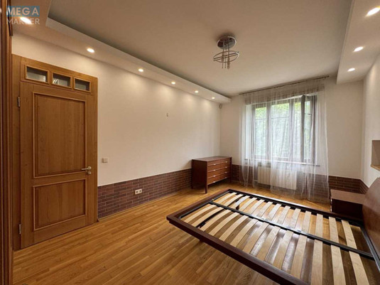 Продаж 3 кімнатної квартири (75/40/20), 5 пов. 5 пов. будинку, <a class="location-link" href="/kiev/" title="Недвижимость Київ">Київ</a>, <a class="location-link" href="/kiev/pecherskij/" title="Недвижимость Печерський район">Печерський р-н</a>, Ивана Мазепы ул., 4 (изображение 18)