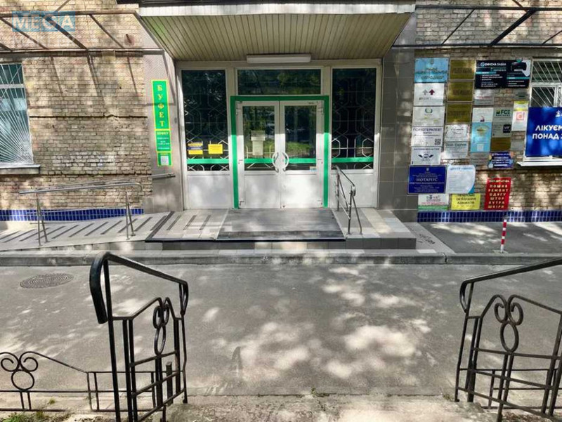 Продаж комерційної нерухомості, 1&nbsp;074&nbsp;кв.м, под офис, <a class="location-link" href="/kiev/" title="Недвижимость Київ">Київ</a>, <a class="location-link" href="/kiev/pecherskij/" title="Недвижимость Печерський район">Печерський р-н</a>, Євгена Коновальця вул., 31 (изображение 2)