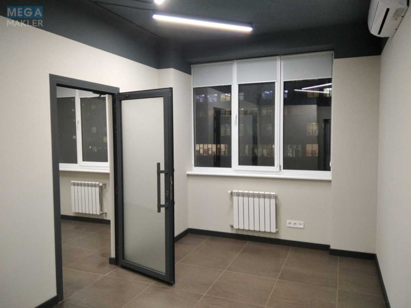 Оренда комерційної нерухомості, 26&nbsp;кв.м, под офис, <a class="location-link" href="/kiev/" title="Недвижимость Київ">Київ</a>, <a class="location-link" href="/kiev/dneprovskij/" title="Недвижимость Дніпровський район">Дніпровський р-н</a>, Евгения Сверстюка ул., 11 (изображение 2)