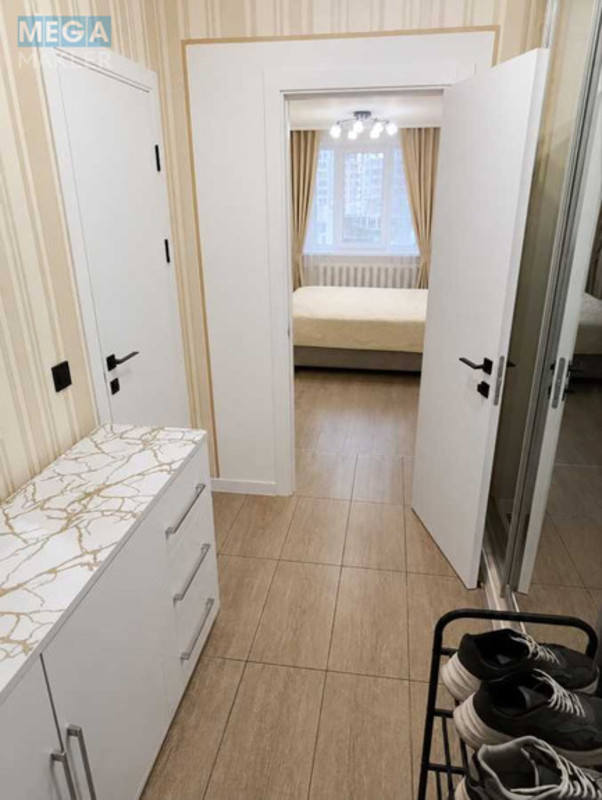 Оренда 2 кімнатної квартири, <a class="location-link" href="/kiev/" title="Недвижимость Київ">Київ</a>, <a class="location-link" href="/kiev/pecherskij/" title="Недвижимость Печерський район">Печерський р-н</a>, Старонаводницька вул., 4 (изображение 4)