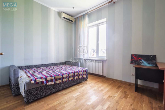 Продаж дома, 3&nbsp;поверху, 270&nbsp;кв.м, 5&nbsp;кімнат, ділянка 12,54&nbsp;соток, <a class="location-link" href="/kiev/" title="Недвижимость Київ">Київ</a>, <a class="location-link" href="/kiev/darnickij/" title="Недвижимость Дарницький район">Дарницький р-н</a>, Садова вул., 7/9 (изображение 10)