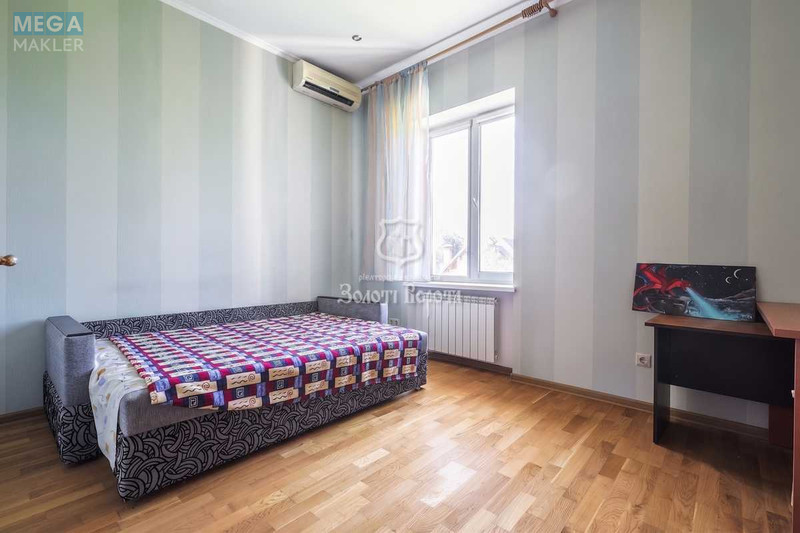 Продаж дома, 3&nbsp;поверху, 270&nbsp;кв.м, 5&nbsp;кімнат, ділянка 12,54&nbsp;соток, <a class="location-link" href="/kiev/" title="Недвижимость Київ">Київ</a>, <a class="location-link" href="/kiev/darnickij/" title="Недвижимость Дарницький район">Дарницький р-н</a>, Садова вул., 7/9 (изображение 10)
