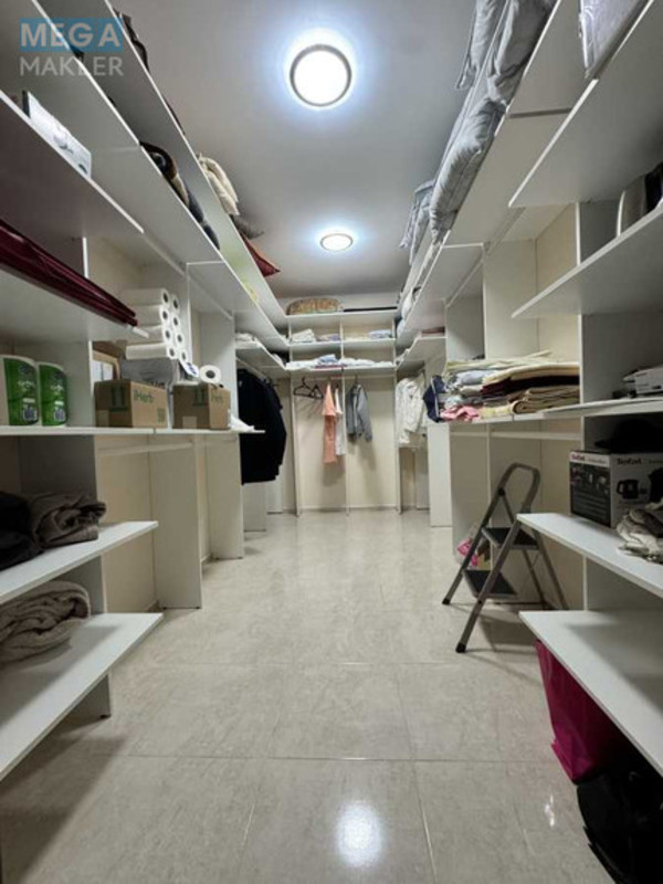 Продаж дома, 2&nbsp;поверху, 380&nbsp;кв.м, 4&nbsp;кімнати, ділянка 16&nbsp;соток, <a class="location-link" href="/kiev/" title="Недвижимость Київ">Київ</a>, <a class="location-link" href="/kiev/darnickij/" title="Недвижимость Дарницький район">Дарницький р-н</a>, Центральна вул. (изображение 10)