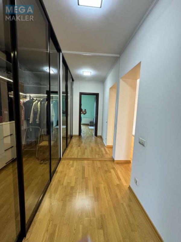 Продаж дома, 2&nbsp;поверху, 380&nbsp;кв.м, 4&nbsp;кімнати, ділянка 16&nbsp;соток, <a class="location-link" href="/kiev/" title="Недвижимость Київ">Київ</a>, <a class="location-link" href="/kiev/darnickij/" title="Недвижимость Дарницький район">Дарницький р-н</a>, Центральна вул. (изображение 16)