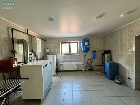 Продаж дома, 2&nbsp;поверху, 380&nbsp;кв.м, 4&nbsp;кімнати, ділянка 16&nbsp;соток, <a class="location-link" href="/kiev/" title="Недвижимость Київ">Київ</a>, <a class="location-link" href="/kiev/darnickij/" title="Недвижимость Дарницький район">Дарницький р-н</a>, Центральна вул. (изображение 22)