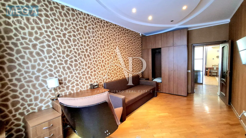 Продаж 3 кімнатної квартири (100/71/22), 4 пов. 5 пов. будинку, <a class="location-link" href="/kiev/" title="Недвижимость Київ">Київ</a>, <a class="location-link" href="/kiev/solomenskij/" title="Недвижимость Солом'янський район">Солом'янський р-н</a>, Липківського 40 ( <img src="https://megamakler.com.ua/metro/ff0000.gif" alt="" class="metro" /> м. Вокзальная, 20 хв ) (изображение 5)