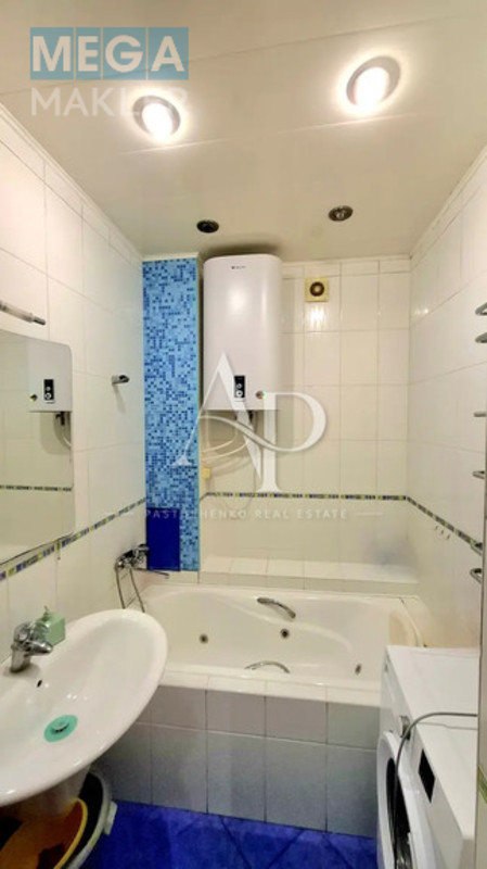 Продаж 3 кімнатної квартири (100/71/22), 4 пов. 5 пов. будинку, <a class="location-link" href="/kiev/" title="Недвижимость Київ">Київ</a>, <a class="location-link" href="/kiev/solomenskij/" title="Недвижимость Солом'янський район">Солом'янський р-н</a>, Липківського 40 ( <img src="https://megamakler.com.ua/metro/ff0000.gif" alt="" class="metro" /> м. Вокзальная, 20 хв ) (изображение 8)