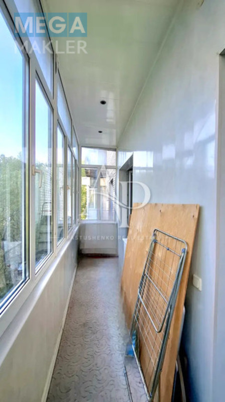 Продаж 3 кімнатної квартири (100/71/22), 4 пов. 5 пов. будинку, <a class="location-link" href="/kiev/" title="Недвижимость Київ">Київ</a>, <a class="location-link" href="/kiev/solomenskij/" title="Недвижимость Солом'янський район">Солом'янський р-н</a>, Липківського 40 ( <img src="https://megamakler.com.ua/metro/ff0000.gif" alt="" class="metro" /> м. Вокзальная, 20 хв ) (изображение 14)