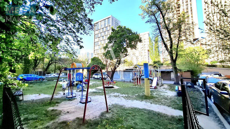 Продаж 3 кімнатної квартири (100/71/22), 4 пов. 5 пов. будинку, <a class="location-link" href="/kiev/" title="Недвижимость Київ">Київ</a>, <a class="location-link" href="/kiev/solomenskij/" title="Недвижимость Солом'янський район">Солом'янський р-н</a>, Липківського 40 ( <img src="https://megamakler.com.ua/metro/ff0000.gif" alt="" class="metro" /> м. Вокзальная, 20 хв ) (изображение 23)