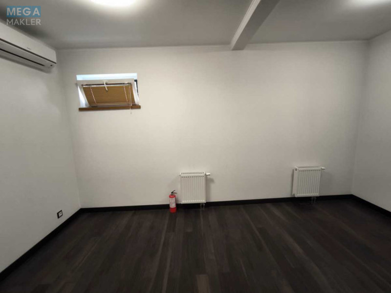 Продаж дома, 2&nbsp;поверху, 200&nbsp;кв.м, 5&nbsp;кімнат, ділянка 6&nbsp;соток, <a class="location-link" href="/kiev/" title="Недвижимость Київ">Київ</a>, <a class="location-link" href="/kiev/dneprovskij/" title="Недвижимость Дніпровський район">Дніпровський р-н</a>, 2 Садовый пер. (изображение 16)