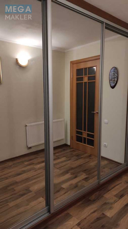 Продаж дома, 3&nbsp;поверху, 182&nbsp;кв.м, 4&nbsp;кімнати, ділянка 1&nbsp;сотка, <a class="location-link" href="/kiev/" title="Недвижимость Київ">Київ</a>, <a class="location-link" href="/kiev/darnickij/" title="Недвижимость Дарницький район">Дарницький р-н</a>, Петра Прокоповича вул., 25 (изображение 6)