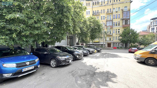 Продаж комерційної нерухомості, 296&nbsp;кв.м, под магазин, <a class="location-link" href="/kiev/" title="Недвижимость Київ">Київ</a>, <a class="location-link" href="/kiev/pecherskij/" title="Недвижимость Печерський район">Печерський р-н</a>, Круглоуніверситетська вул., 11 (изображение 8)