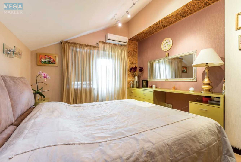 Продаж дома, 3&nbsp;поверху, 260&nbsp;кв.м, 6&nbsp;кімнат, ділянка 7&nbsp;соток, <a class="location-link" href="/kiev/" title="Недвижимость Київ">Київ</a>, <a class="location-link" href="/kiev/darnickij/" title="Недвижимость Дарницький район">Дарницький р-н</a>, Святищенська вул. (изображение 17)