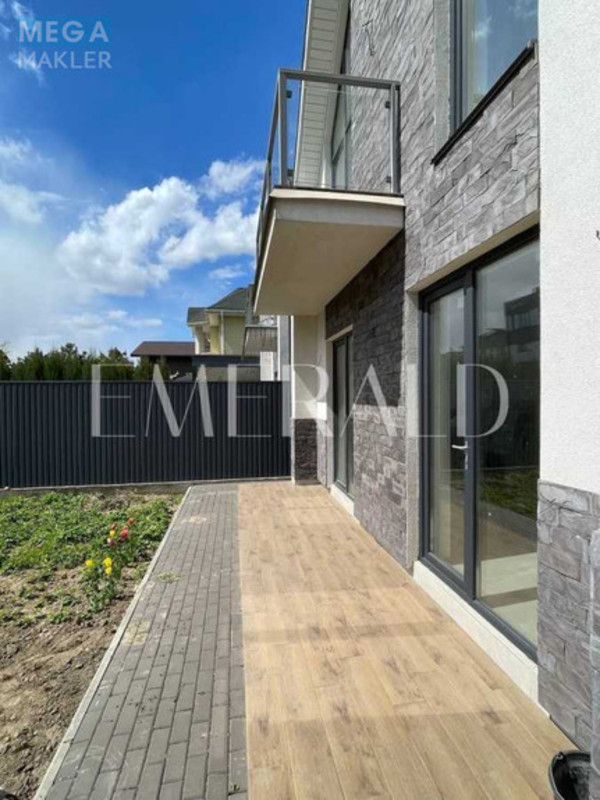 Продаж дома, 2&nbsp;поверху, 142&nbsp;кв.м, 5&nbsp;кімнат, ділянка 4&nbsp;сотки, <a class="location-link" href="/kiev/" title="Недвижимость Київ">Київ</a>, <a class="location-link" href="/kiev/solomenskij/" title="Недвижимость Солом'янський район">Солом'янський р-н</a>, Калиновая ул., 6 (изображение 10)