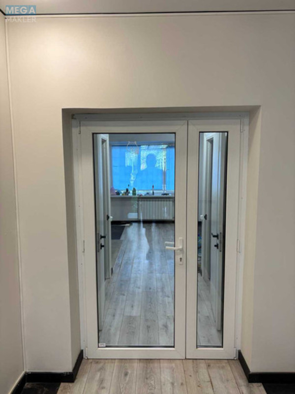 Продаж комерційної нерухомості, 45&nbsp;кв.м, под офис, <a class="location-link" href="/kiev/" title="Недвижимость Київ">Київ</a>, <a class="location-link" href="/kiev/pecherskij/" title="Недвижимость Печерський район">Печерський р-н</a>, Василия Тютюнника ул., 56 (изображение 2)