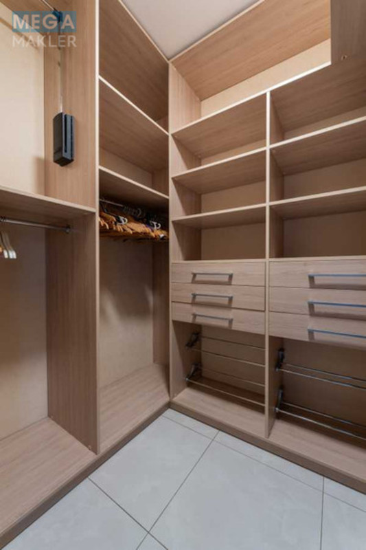 Продаж 4 кімнатної квартири (150/90/12), 10 пов. 19 пов. будинку, <a class="location-link" href="/kiev/" title="Недвижимость Київ">Київ</a>, <a class="location-link" href="/kiev/shevchenkovskij/" title="Недвижимость Шевченківський район">Шевченківський р-н</a>, Сикорского ул., 1 (изображение 24)