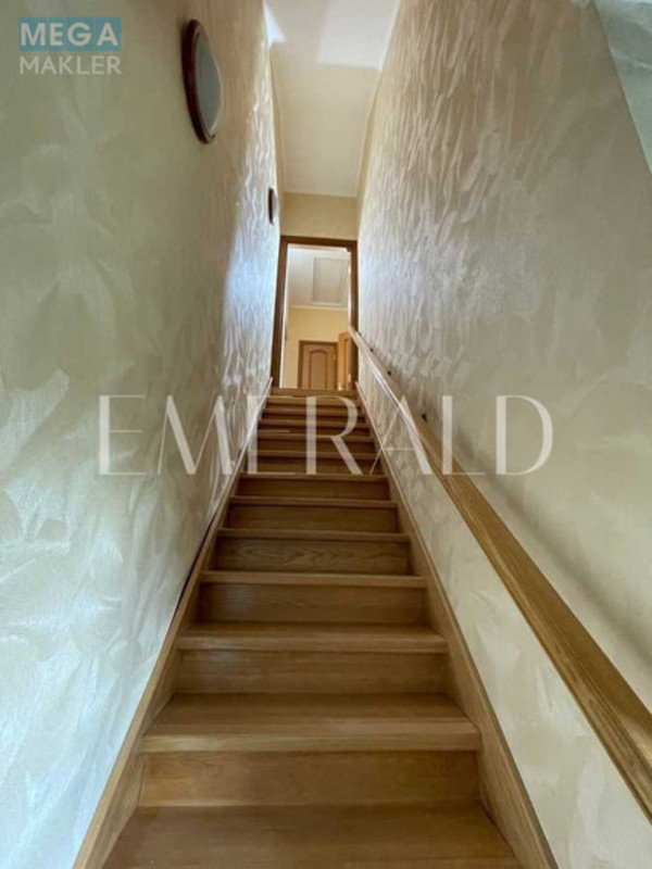 Продаж дома, 2&nbsp;поверху, 218&nbsp;кв.м, 4&nbsp;кімнати, ділянка 7&nbsp;соток, <a class="location-link" href="/kiev/" title="Недвижимость Київ">Київ</a>, <a class="location-link" href="/kiev/solomenskij/" title="Недвижимость Солом'янський район">Солом'янський р-н</a>, Молодежная ул., 10В (изображение 11)