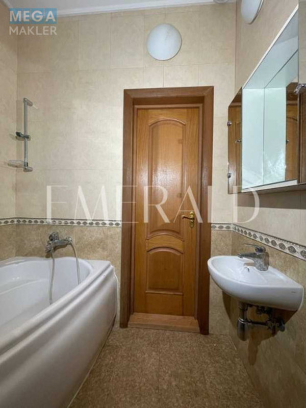 Продаж дома, 2&nbsp;поверху, 218&nbsp;кв.м, 4&nbsp;кімнати, ділянка 7&nbsp;соток, <a class="location-link" href="/kiev/" title="Недвижимость Київ">Київ</a>, <a class="location-link" href="/kiev/solomenskij/" title="Недвижимость Солом'янський район">Солом'янський р-н</a>, Молодежная ул., 10В (изображение 17)