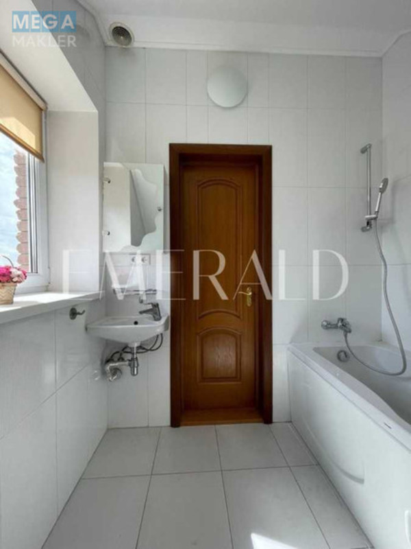 Продаж дома, 2&nbsp;поверху, 218&nbsp;кв.м, 4&nbsp;кімнати, ділянка 7&nbsp;соток, <a class="location-link" href="/kiev/" title="Недвижимость Київ">Київ</a>, <a class="location-link" href="/kiev/solomenskij/" title="Недвижимость Солом'янський район">Солом'янський р-н</a>, Молодежная ул., 10В (изображение 18)