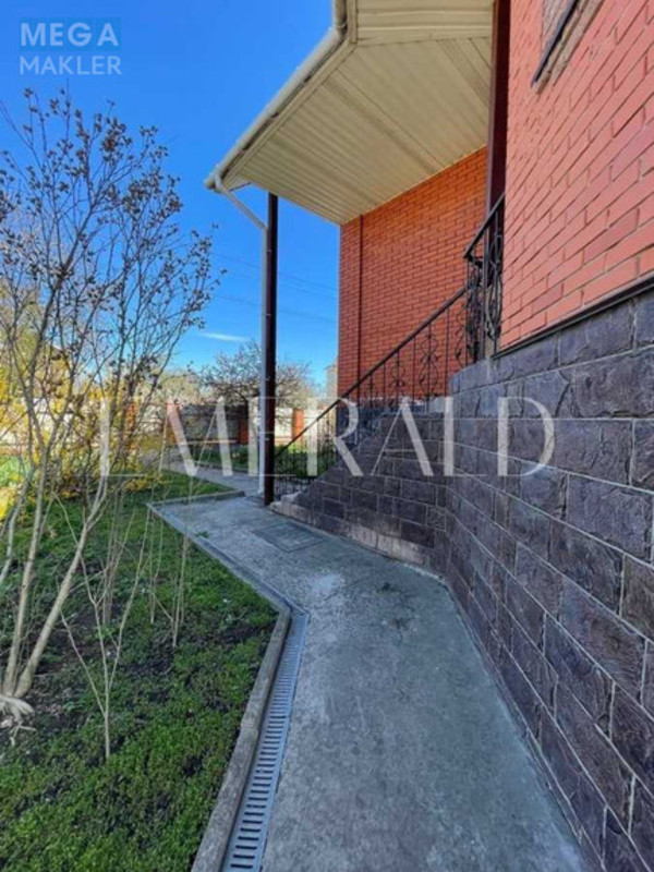 Продаж дома, 2&nbsp;поверху, 218&nbsp;кв.м, 4&nbsp;кімнати, ділянка 7&nbsp;соток, <a class="location-link" href="/kiev/" title="Недвижимость Київ">Київ</a>, <a class="location-link" href="/kiev/solomenskij/" title="Недвижимость Солом'янський район">Солом'янський р-н</a>, Молодежная ул., 10В (изображение 24)