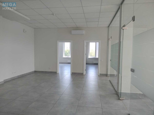 Оренда комерційної нерухомості, 210&nbsp;кв.м, под офис, <a class="location-link" href="/kiev/" title="Недвижимость Київ">Київ</a>, <a class="location-link" href="/kiev/dneprovskij/" title="Недвижимость Дніпровський район">Дніпровський р-н</a>, Уинстона Черчилля ул., 1 (изображение 6)