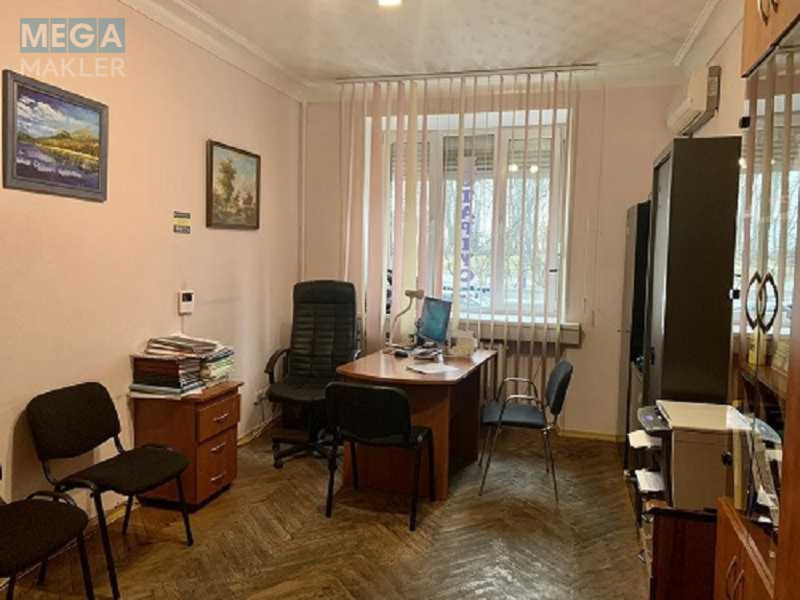 Продаж 2 кімнатної квартири (55/32/9), 1 пов. 5 пов. будинку, <a class="location-link" href="/kiev/" title="Недвижимость Київ">Київ</a>, <a class="location-link" href="/kiev/pecherskij/" title="Недвижимость Печерський район">Печерський р-н</a>, Лаврська вул., 4 (изображение 2)