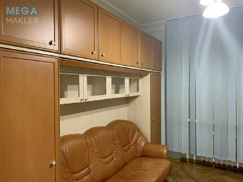 Продаж 2 кімнатної квартири (55/32/9), 1 пов. 5 пов. будинку, <a class="location-link" href="/kiev/" title="Недвижимость Київ">Київ</a>, <a class="location-link" href="/kiev/pecherskij/" title="Недвижимость Печерський район">Печерський р-н</a>, Лаврська вул., 4 (изображение 3)