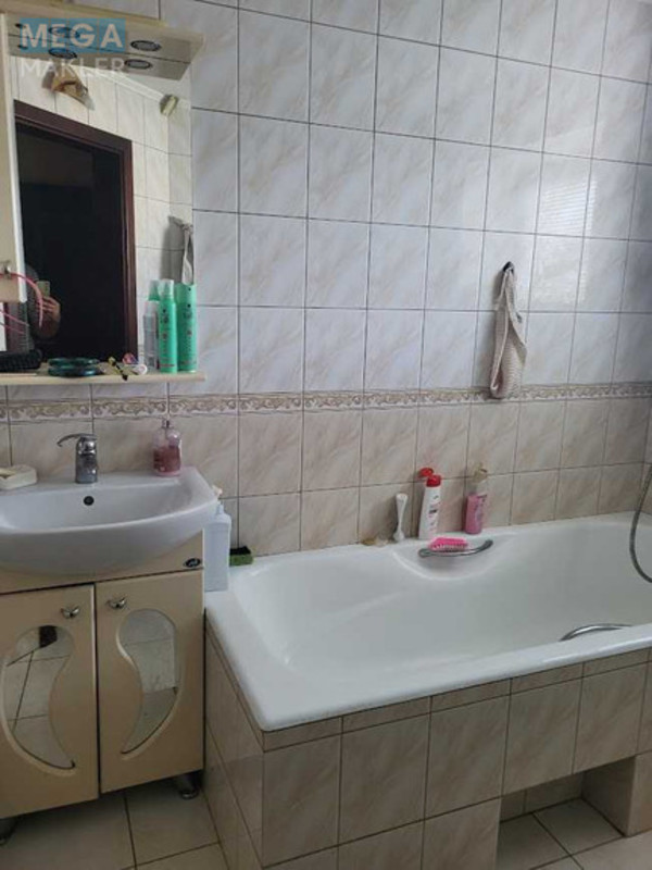 Продаж дома, 2&nbsp;поверху, 268&nbsp;кв.м, 6&nbsp;кімнат, ділянка 12&nbsp;соток, <a class="location-link" href="/rozhny-selo/" title="Недвижимость Рожні">Рожни</a>, зелена (изображение 15)