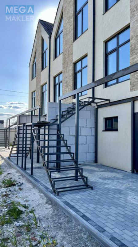 Продаж дома, 3&nbsp;поверху, 175&nbsp;кв.м, 6&nbsp;кімнат, ділянка 2&nbsp;сотки, <a class="location-link" href="/novoselki-selo-kv-kievo-svyatoshinskij-rajon/" title="Недвижимость Новосілки">Новосілки</a>, Молодіжна, 24 (изображение 3)
