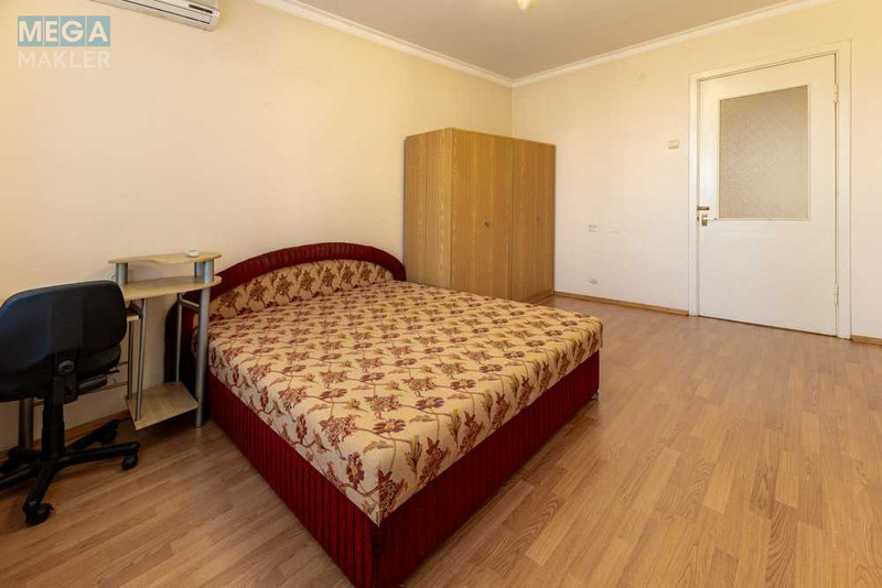 Оренда 3 кімнатної квартири, <a class="location-link" href="/kiev/" title="Недвижимость Київ">Київ</a>, <a class="location-link" href="/kiev/pecherskij/" title="Недвижимость Печерський район">Печерський р-н</a>, Старонаводницька вул., 4 (изображение 8)