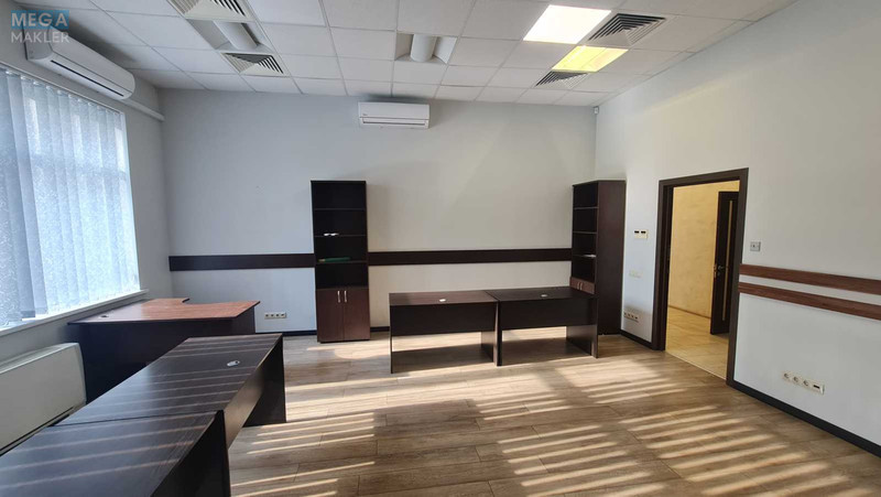 Оренда комерційної нерухомості, 255&nbsp;кв.м, под офис, <a class="location-link" href="/kiev/" title="Недвижимость Київ">Київ</a>, <a class="location-link" href="/kiev/goloseevskij/" title="Недвижимость Голосіївський район">Голосіївський р-н</a>, Антоновича вул., 33 (изображение 2)