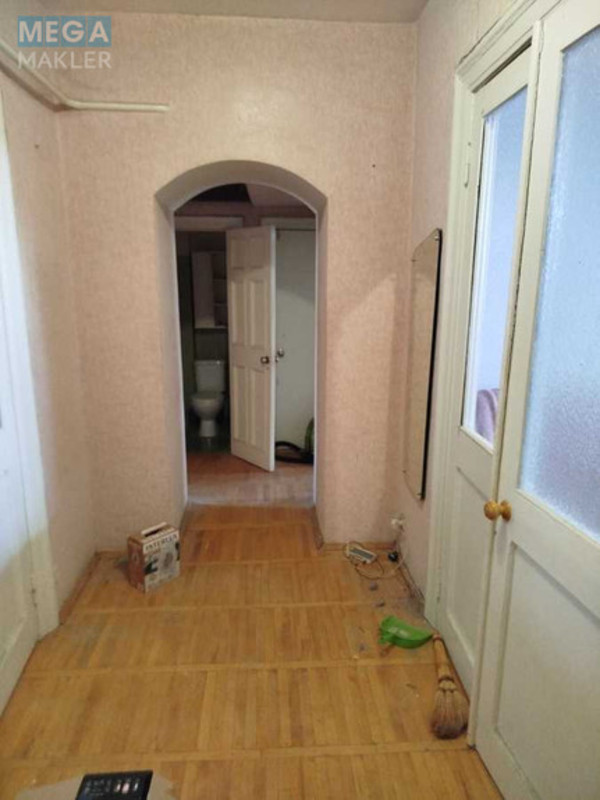Продаж 3 кімнатної квартири (70/45/7), 5 пов. 5 пов. будинку, <a class="location-link" href="/kiev/" title="Недвижимость Київ">Київ</a>, <a class="location-link" href="/kiev/shevchenkovskij/" title="Недвижимость Шевченківський район">Шевченківський р-н</a>, Олександра Довженка вул., 10 (изображение 8)