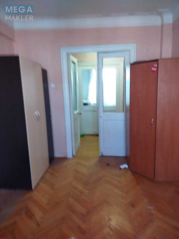 Продаж 3 кімнатної квартири (70/45/7), 5 пов. 5 пов. будинку, <a class="location-link" href="/kiev/" title="Недвижимость Київ">Київ</a>, <a class="location-link" href="/kiev/shevchenkovskij/" title="Недвижимость Шевченківський район">Шевченківський р-н</a>, Олександра Довженка вул., 10 (изображение 9)