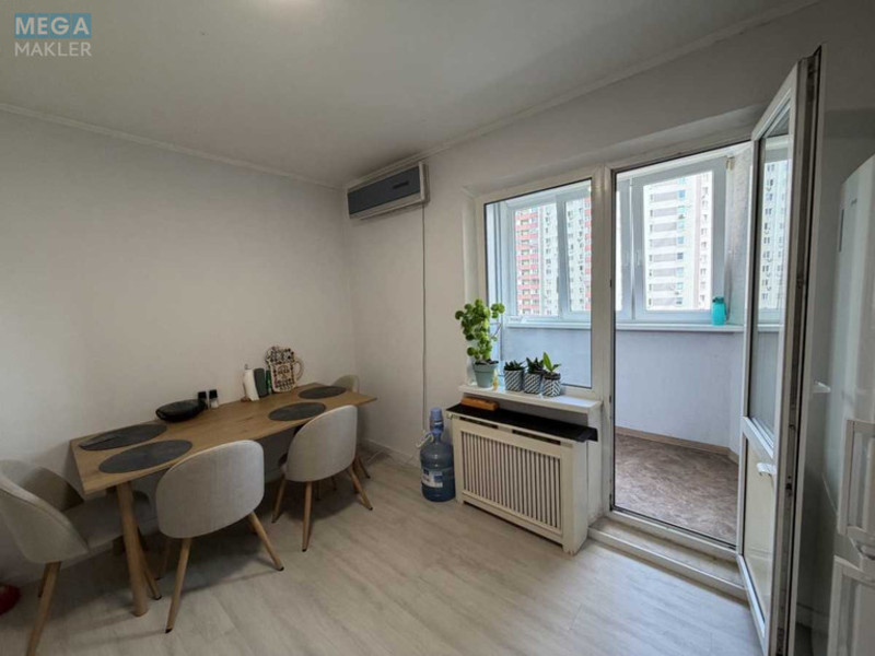 Продаж 2 кімнатної квартири (73/?/?), 13 пов. 22 пов. будинку, <a class="location-link" href="/kiev/" title="Недвижимость Київ">Київ</a>, <a class="location-link" href="/kiev/darnickij/" title="Недвижимость Дарницький район">Дарницький р-н</a>, Урлівська вул., 17 (изображение 4)