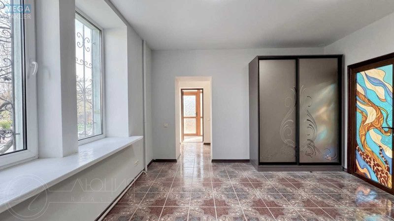 Продаж комерційної нерухомості, 150&nbsp;кв.м, <a class="location-link" href="/kiev/" title="Недвижимость Київ">Київ</a>, <a class="location-link" href="/kiev/obolonskij/" title="Недвижимость Оболонський район">Оболонський р-н</a>, Героїв Сталінграду просп., 12Д (изображение 4)
