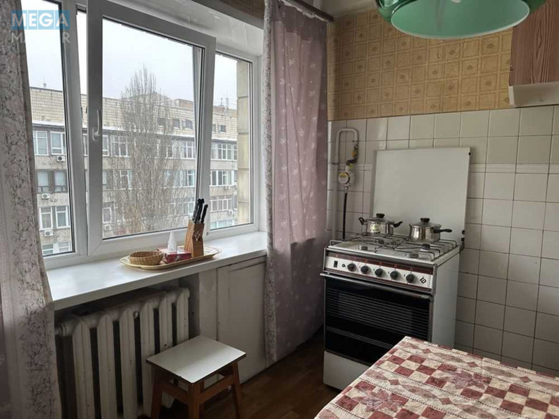 Оренда 2 кімнатної квартири, <a class="location-link" href="/kiev/" title="Недвижимость Київ">Київ</a>, <a class="location-link" href="/kiev/pecherskij/" title="Недвижимость Печерський район">Печерський р-н</a>, Леси Украинки бульв., 28 (изображение 7)