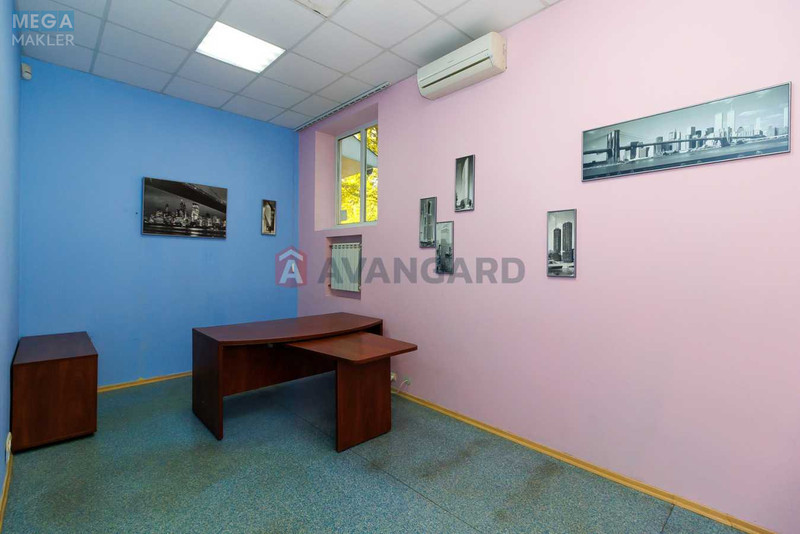 Продаж комерційної нерухомості, 116&nbsp;кв.м, под офис, <a class="location-link" href="/kiev/" title="Недвижимость Київ">Київ</a>, <a class="location-link" href="/kiev/shevchenkovskij/" title="Недвижимость Шевченківський район">Шевченківський р-н</a>, Грекова Академика ул., 3к1 (изображение 3)