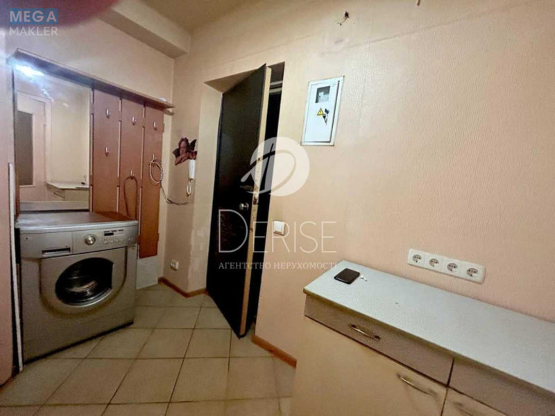 Продаж 2 кімнатної квартири (43,5/28/5,8), 8 пов. 9 пов. будинку, <a class="location-link" href="/kiev/" title="Недвижимость Київ">Київ</a>, <a class="location-link" href="/kiev/pecherskij/" title="Недвижимость Печерський район">Печерський р-н</a>, Лаврська вул., 4 (изображение 4)