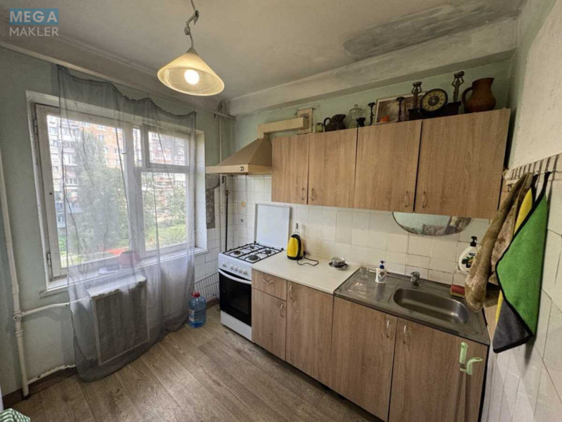 Продаж 3 кімнатної квартири (66/45/7), 6 пов. 10 пов. будинку, <a class="location-link" href="/kiev/" title="Недвижимость Київ">Київ</a>, <a class="location-link" href="/kiev/svyatoshinskij/" title="Недвижимость Святошинський район">Святошинський р-н</a>, Верховинная ул., 80 (изображение 9)