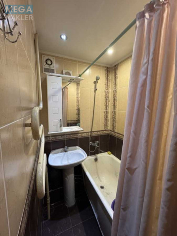 Продаж 3 кімнатної квартири (66/45/7), 6 пов. 10 пов. будинку, <a class="location-link" href="/kiev/" title="Недвижимость Київ">Київ</a>, <a class="location-link" href="/kiev/svyatoshinskij/" title="Недвижимость Святошинський район">Святошинський р-н</a>, Верховинная ул., 80 (изображение 17)