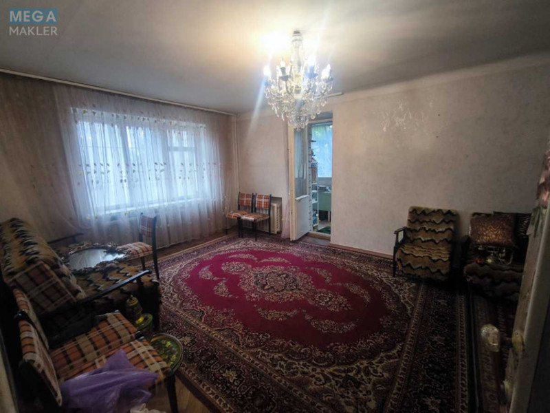 Продаж 3 кімнатної квартири (82/47/8), 2 пов. 9 пов. будинку, <a class="location-link" href="/kiev/" title="Недвижимость Київ">Київ</a>, <a class="location-link" href="/kiev/pecherskij/" title="Недвижимость Печерський район">Печерський р-н</a>, Лабораторний пров., 4 (изображение 3)
