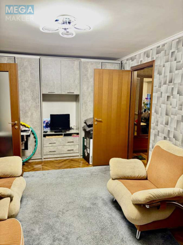 Продаж 2 кімнатної квартири (44/30/6), 3 пов. 5 пов. будинку, <a class="location-link" href="/kiev/" title="Недвижимость Київ">Київ</a>, <a class="location-link" href="/kiev/shevchenkovskij/" title="Недвижимость Шевченківський район">Шевченківський р-н</a>, Салютна вул., 9 (изображение 4)