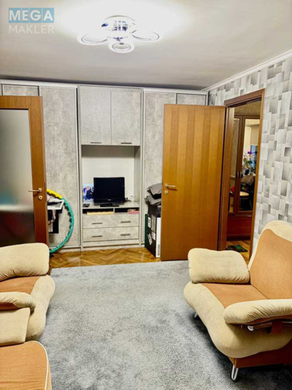 Продаж 2 кімнатної квартири (44/30/6), 3 пов. 5 пов. будинку, <a class="location-link" href="/kiev/" title="Недвижимость Київ">Київ</a>, <a class="location-link" href="/kiev/shevchenkovskij/" title="Недвижимость Шевченківський район">Шевченківський р-н</a>, Салютна вул., 9 (изображение 5)