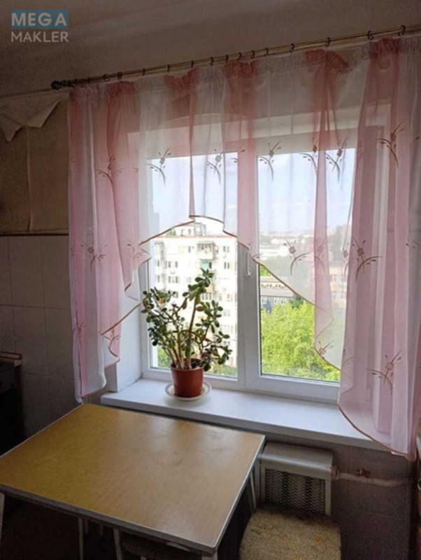 Оренда 3 кімнатної квартири, <a class="location-link" href="/kiev/" title="Недвижимость Київ">Київ</a>, <a class="location-link" href="/kiev/podolskij/" title="Недвижимость Подільський район">Подільський р-н</a>, Кирилівська вул., 117 (изображение 3)