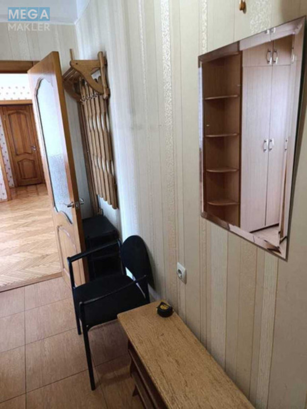 Оренда 3 кімнатної квартири, <a class="location-link" href="/kiev/" title="Недвижимость Київ">Київ</a>, <a class="location-link" href="/kiev/podolskij/" title="Недвижимость Подільський район">Подільський р-н</a>, Кирилівська вул., 117 (изображение 4)
