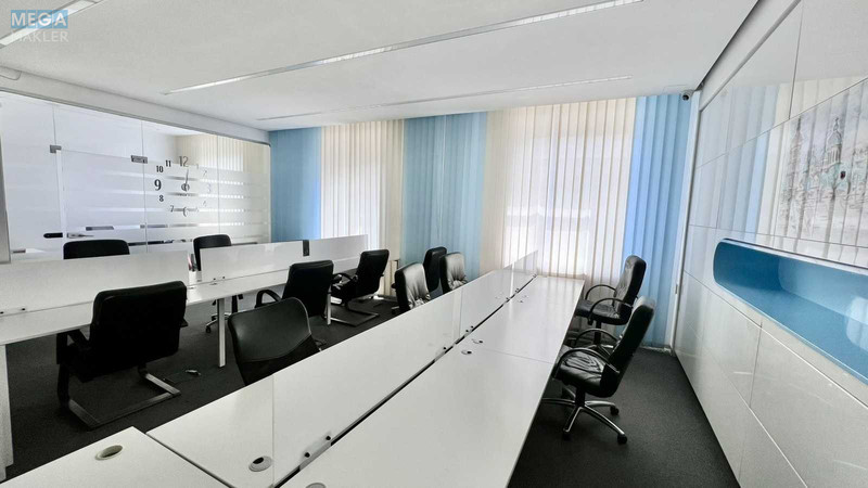 Оренда комерційної нерухомості, 110&nbsp;кв.м, под офис, <a class="location-link" href="/kiev/" title="Недвижимость Київ">Київ</a>, <a class="location-link" href="/kiev/pecherskij/" title="Недвижимость Печерський район">Печерський р-н</a>, Бессарабская пл., 5 (изображение 2)
