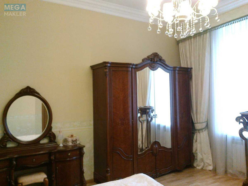Продаж 3 кімнатної квартири (80/55/11), 4 пов. 4 пов. будинку, <a class="location-link" href="/kiev/" title="Недвижимость Київ">Київ</a>, <a class="location-link" href="/kiev/pecherskij/" title="Недвижимость Печерський район">Печерський р-н</a>, Велика Васильківська вул., 79 (изображение 13)